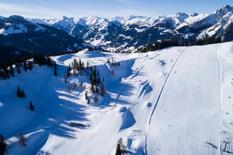 Wagrain Snowpark children skiing